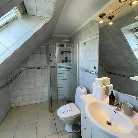 Fully Furnished With Shared Kitchen And Bathroom8